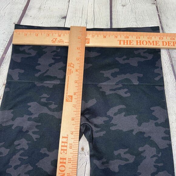 SPANX WOMEN'S SIZE MEDIUM GRAY CAMOUFLAGE PULL ON LEGGINGS PANTS MID-RISE *VGC*. - Picture 10 of 11